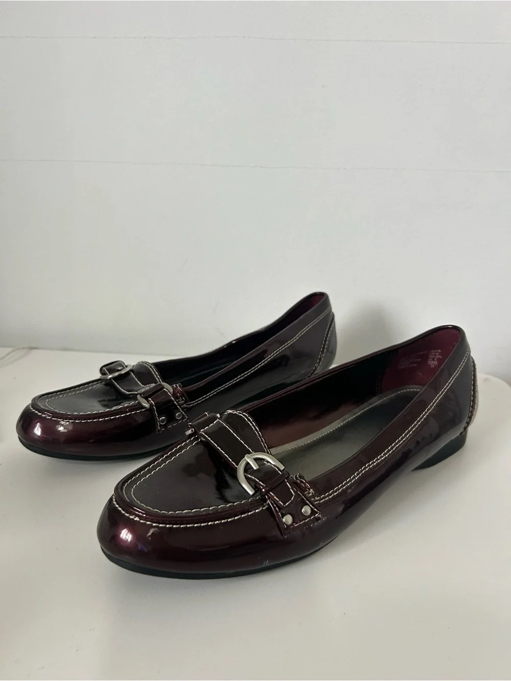 y2k 90s Burgundy Patent Mary Janes Silver Buckle Size 9 1/2 Chic Tweed Retro